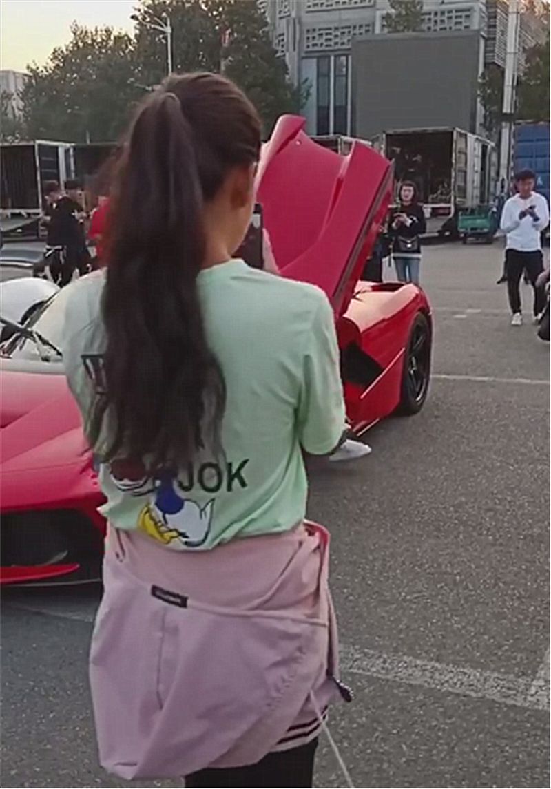 {投注}(开法拉利女富豪讲述老公买车后就后悔,差点睡了大街!) {投注}(开法拉利女富豪讲述老公买车后就后悔,差点睡了大街!)